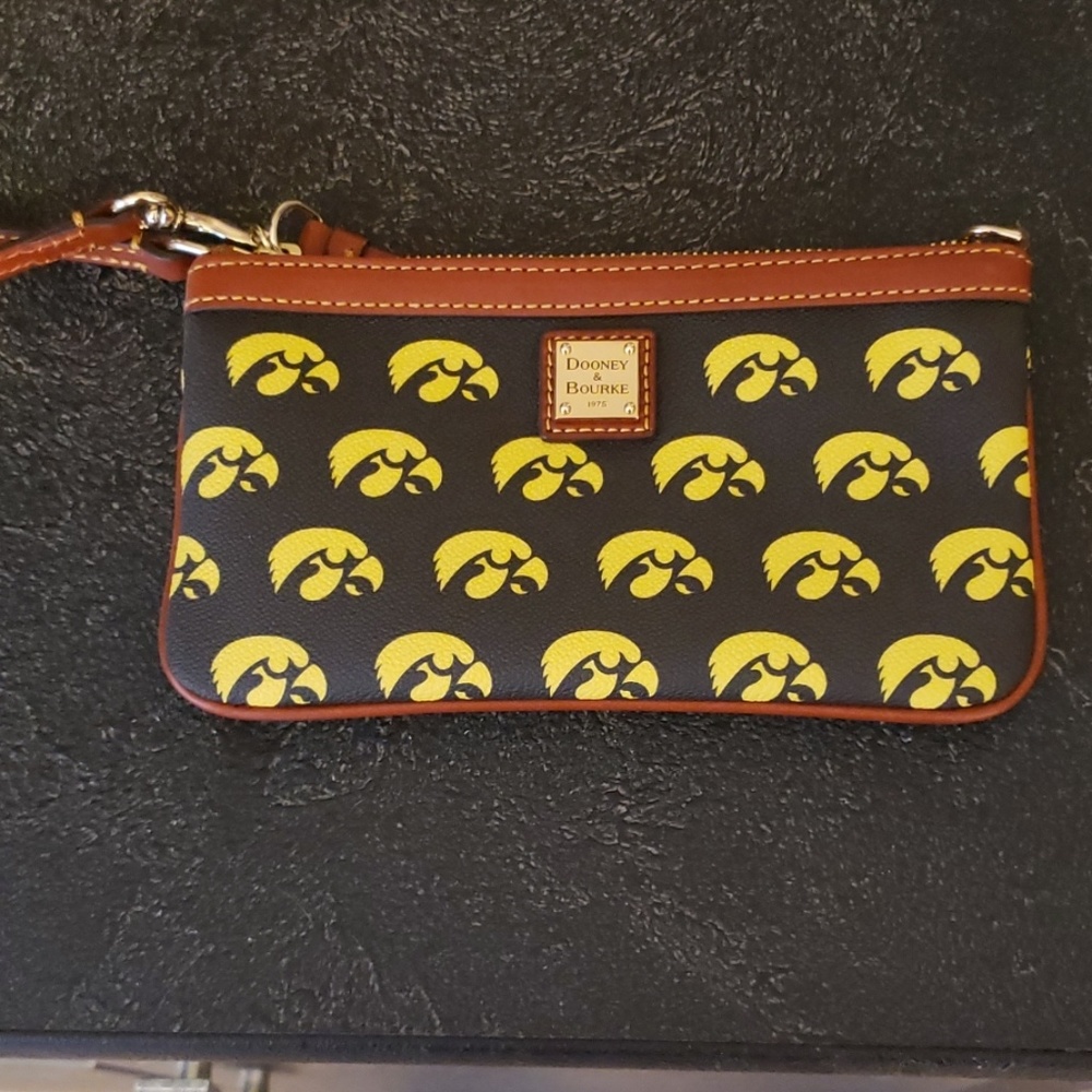 Purse/wristlet